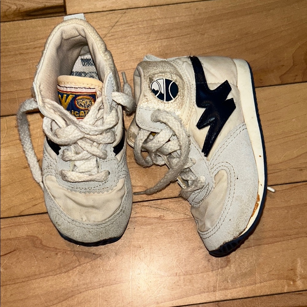 Vintage Wildcats hightop White and Navy Sneakers